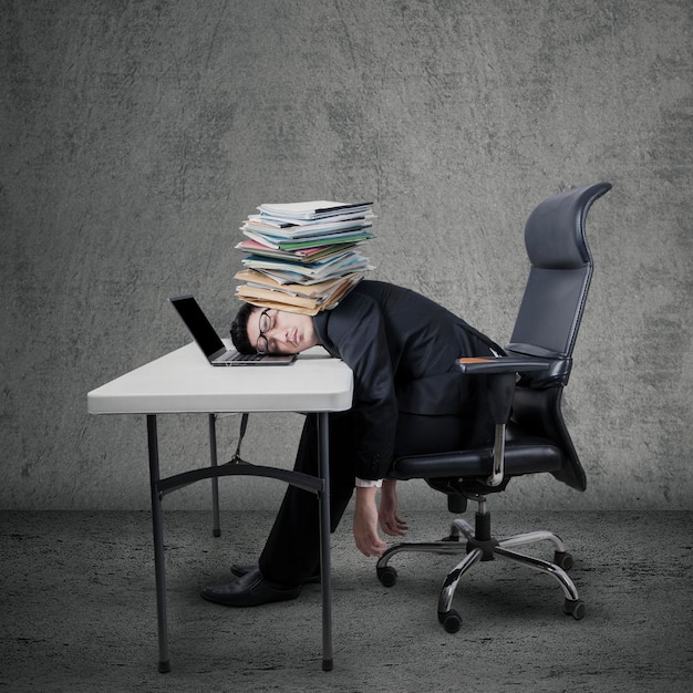 Combatting Workplace Burnout: 5 Strategies for US Professionals in 2025